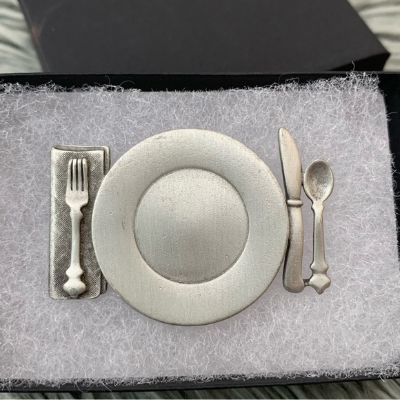 Vintage Pewter Plate and Cutlery Brooch Pin - Picture 2 of 7